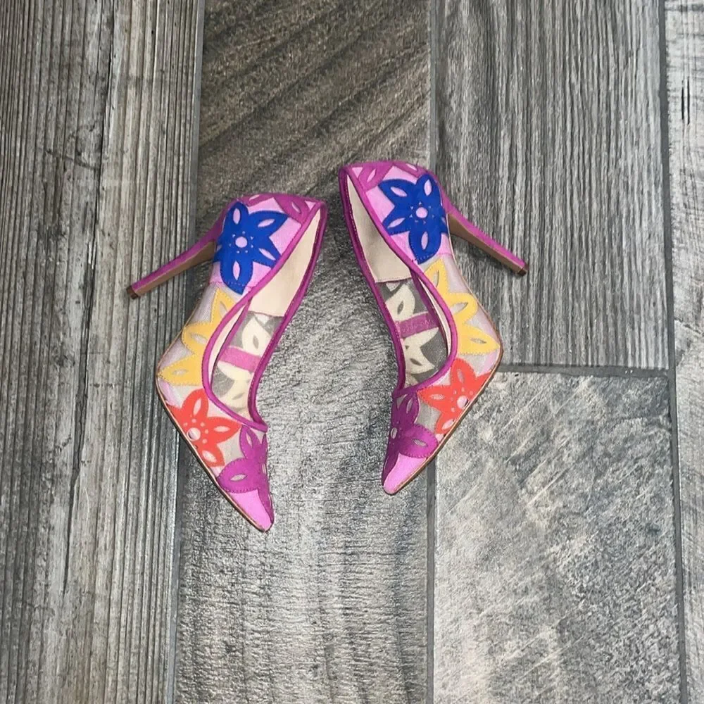 Vintage Jessica Simpson 4” multicolored flower appliqués pointy toe pumps